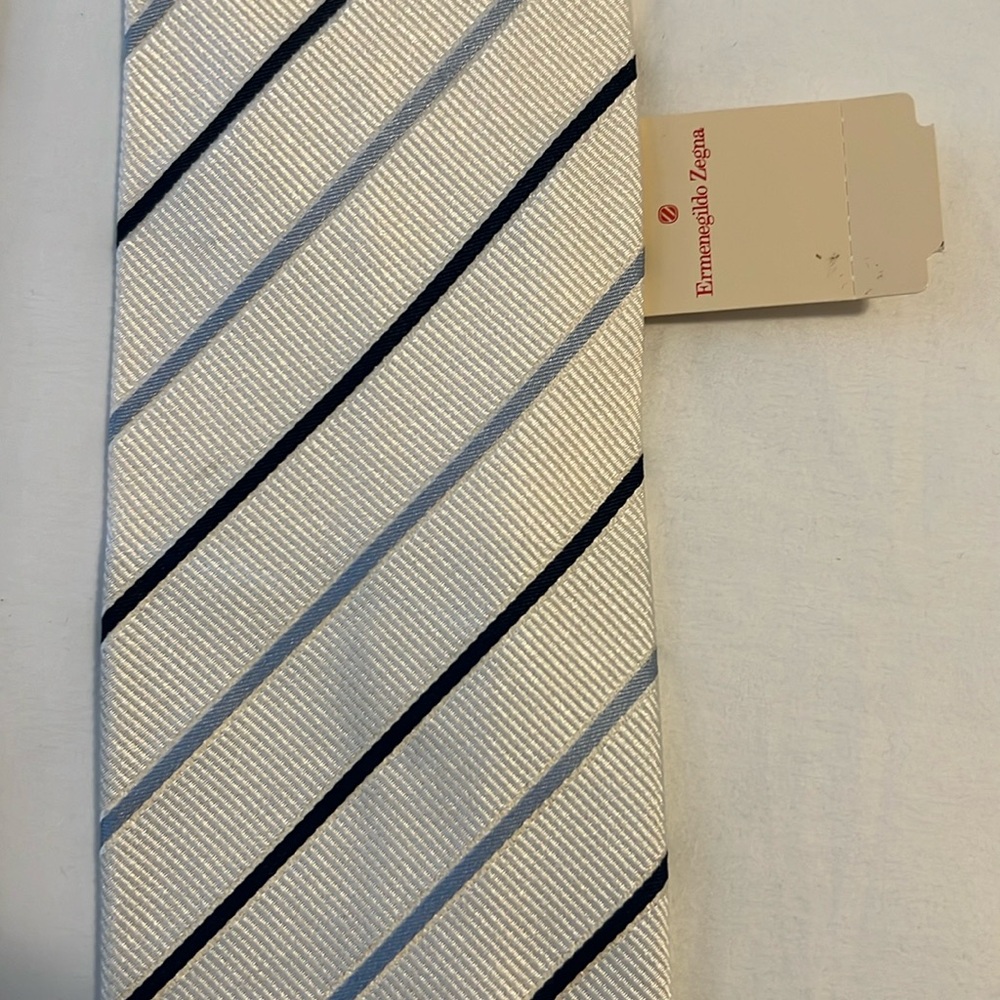 NWT Ermenegildo Zegna Tie. Beautiful Striped Tie, Perfect for Summer